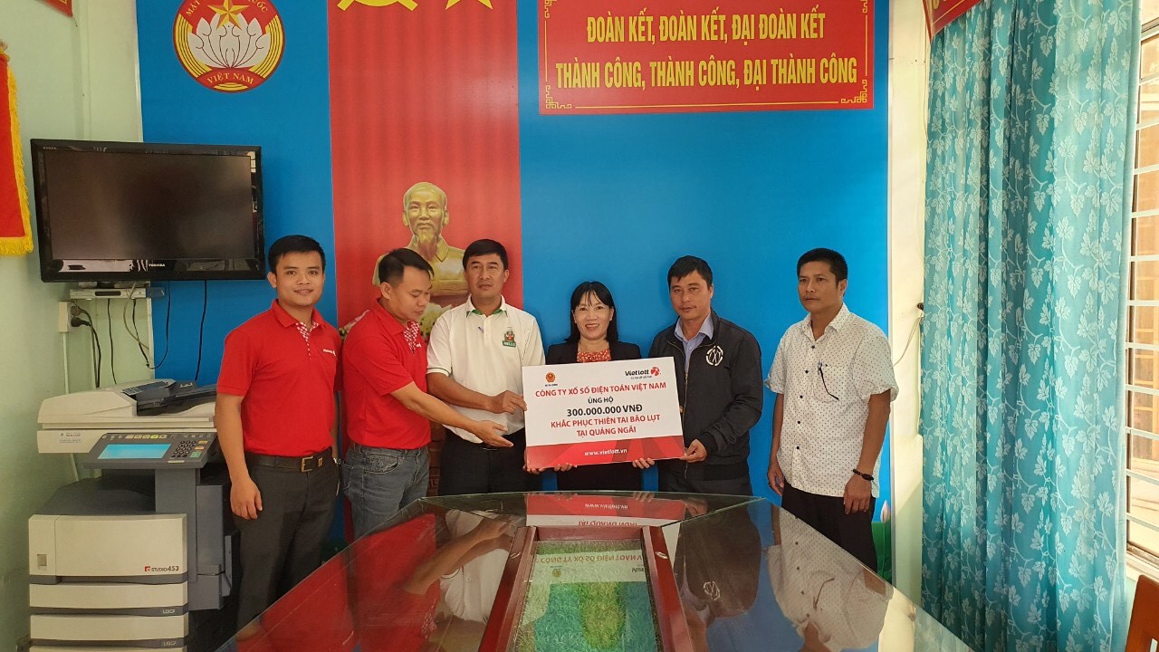 Công ty Xổ số điện toán Việt Nam chi nhánh Quảng Ngãi hỗ trợ thiệt hại nhà ở cho các xã Nghĩa Dũng, Tịnh Kỳ, Nghĩa An