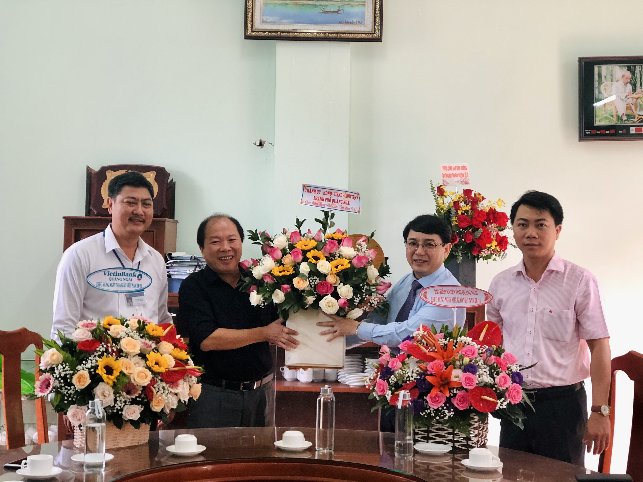 Chủ tịch UBND thành phố thăm, chúc mừng Ngày Nhà giáo Việt Nam