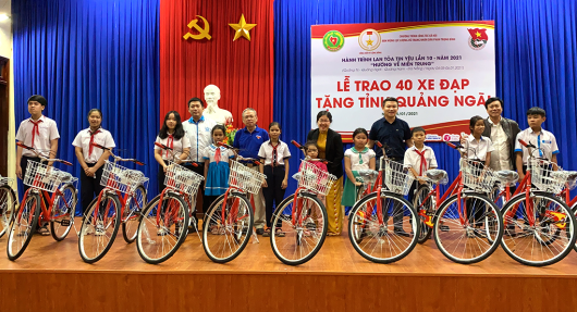 10 chiếc xe đạp được trao cho con cháu Cựu cán bộ Đoàn, Cựu cán bộ Thanh niên xung phong thành phố Quảng Ngãi