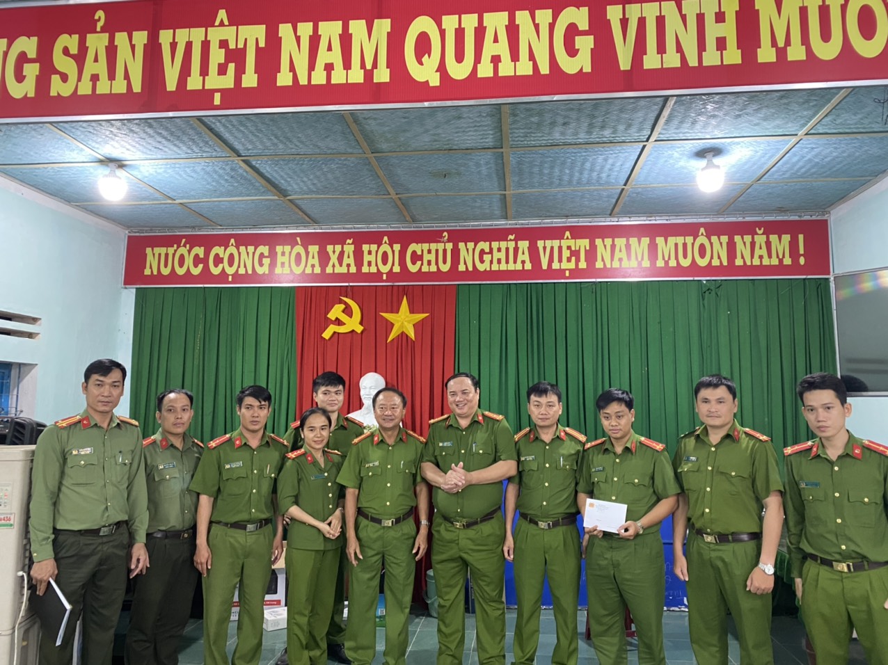Công an thành phố Quảng Ngãi nỗ lực triển khai cấp Thẻ căn cước công dân có gắn chíp điện tử