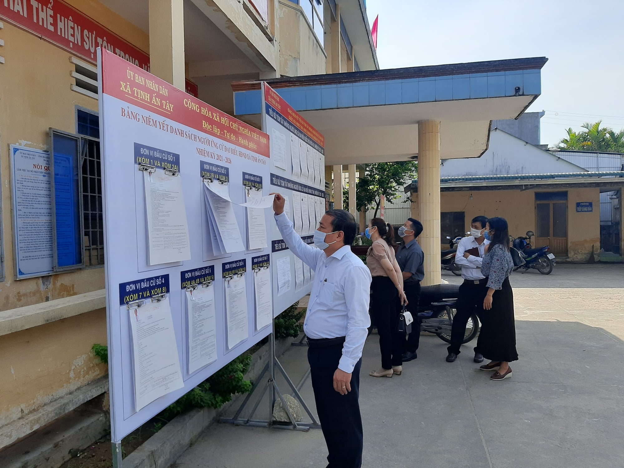 Ủy ban bầu cử thành phố Quảng Ngãi kiểm tra công tác chuẩn bị bầu cử tại xã Tịnh Ấn Tây