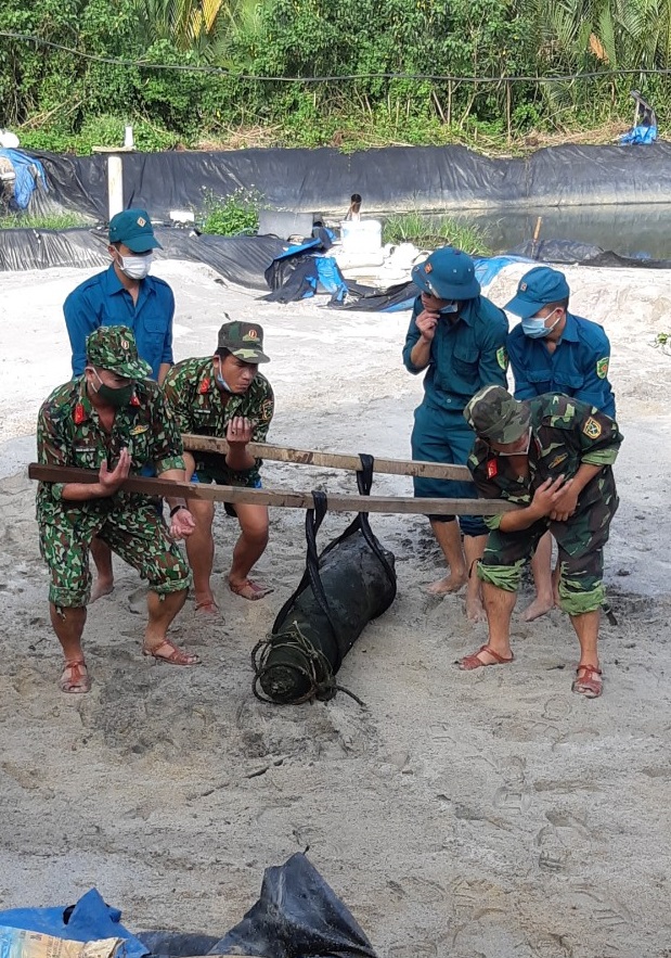 UBND thành phố Quảng Ngãi tổ chức tiêu huỷ bom, mìn
