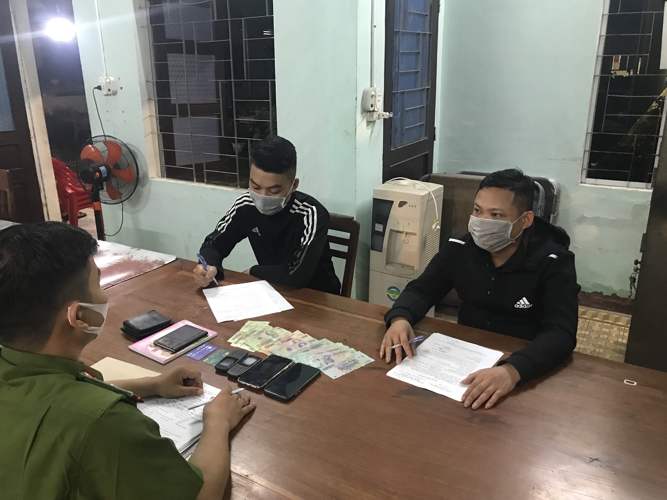Thành phố Quảng Ngãi: Bắt 2 đối tượng hoạt động tín dụng đen