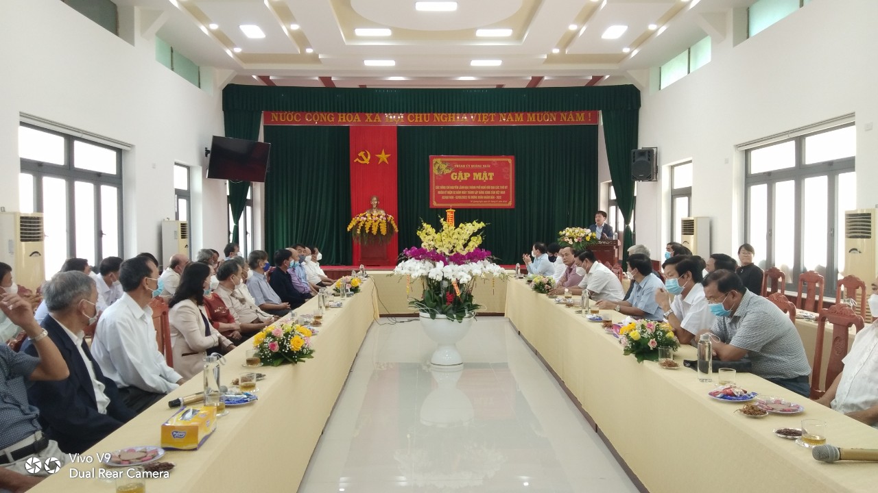 Thành ủy Quảng Ngãi gặp mặt các đồng chí nguyên là lãnh đạo thành phố qua các thời kỳ đã nghỉ hưu