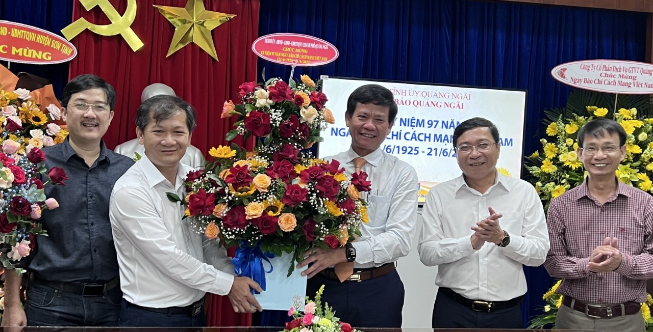Lãnh đạo thành phố Quảng Ngãi thăm chúc mừng nhân kỷ niệm ngày Báo chí cách mạng Việt Nam 21.6