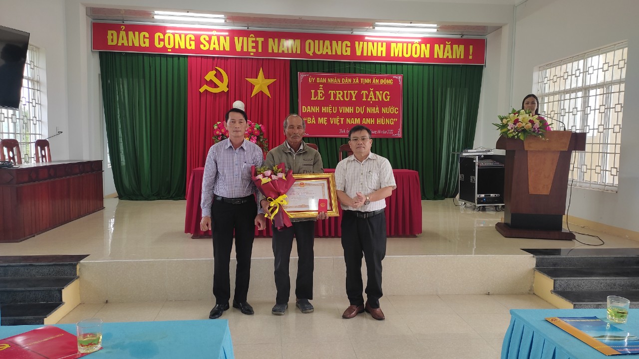 Thành phố Quảng Ngãi truy tặng danh hiệu Bà mẹ Việt Nam anh hùng