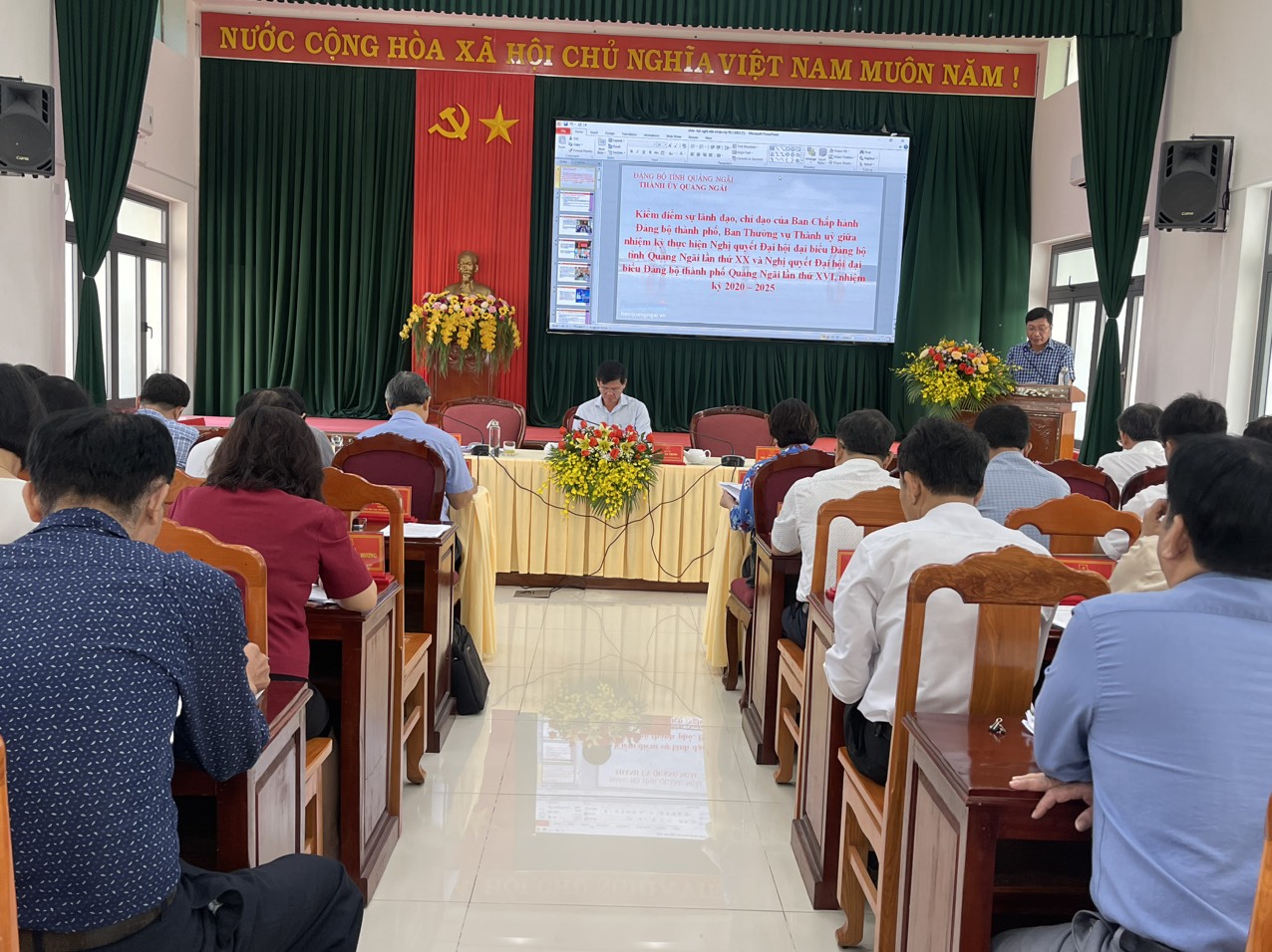 Thành ủy sơ kết giữa nhiệm kỳ thực hiện Nghị quyết Đại hội đại biểu Đảng bộ thành phố Quảng Ngãi lần thứ XVI, nhiệm kỳ 2020 – 2025 và 6 tháng đầu năm 2023