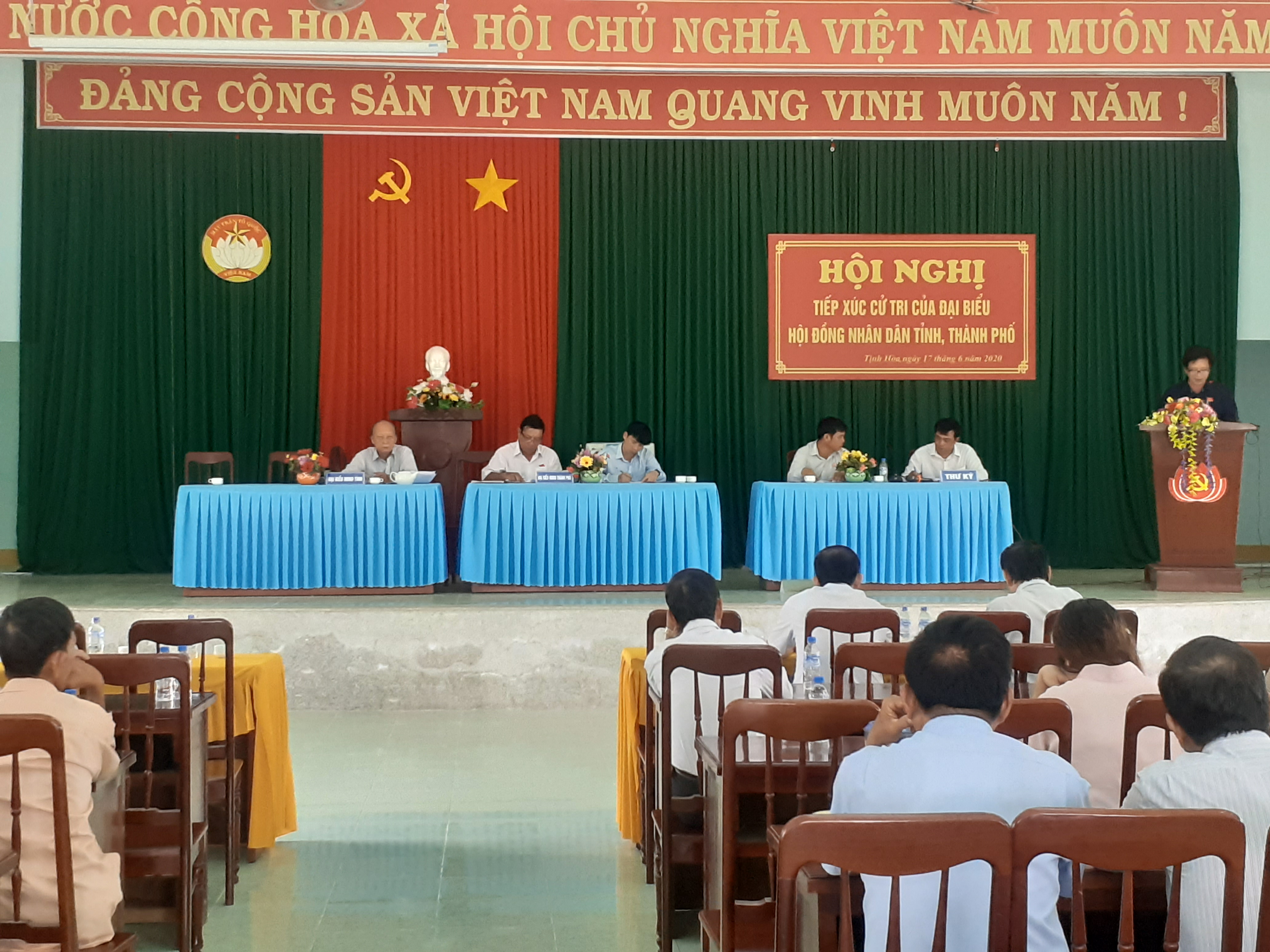 Tổ chức tiếp xúc cử tri tại xã Tịnh Hòa