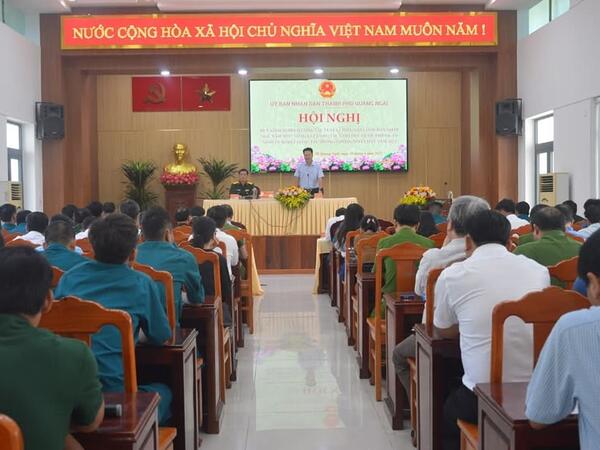ỦY BAN NHÂN DÂN THÀNH PHỐ TỔ CHỨC RÚT KINH NGHIỆM CÔNG TÁC TUYỂN CHỌN, GỌI CÔNG DÂN NHẬP NGŨ NĂM 2025, SƠ KẾT CÔNG TÁC GIÁO DỤC QUỐC PHÒNG - AN NINH VÀ PHÒNG KHÔNG NHÂN DÂN NĂM 2024